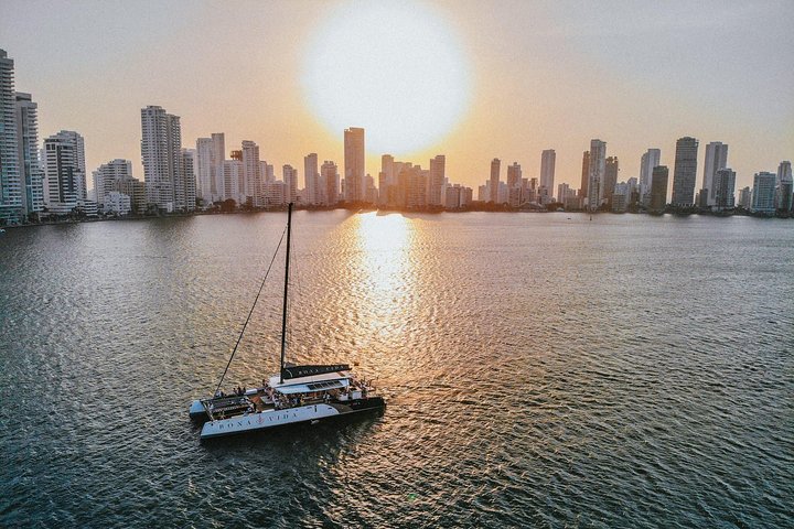 Crucero a la puesta del Sol en Cartagena